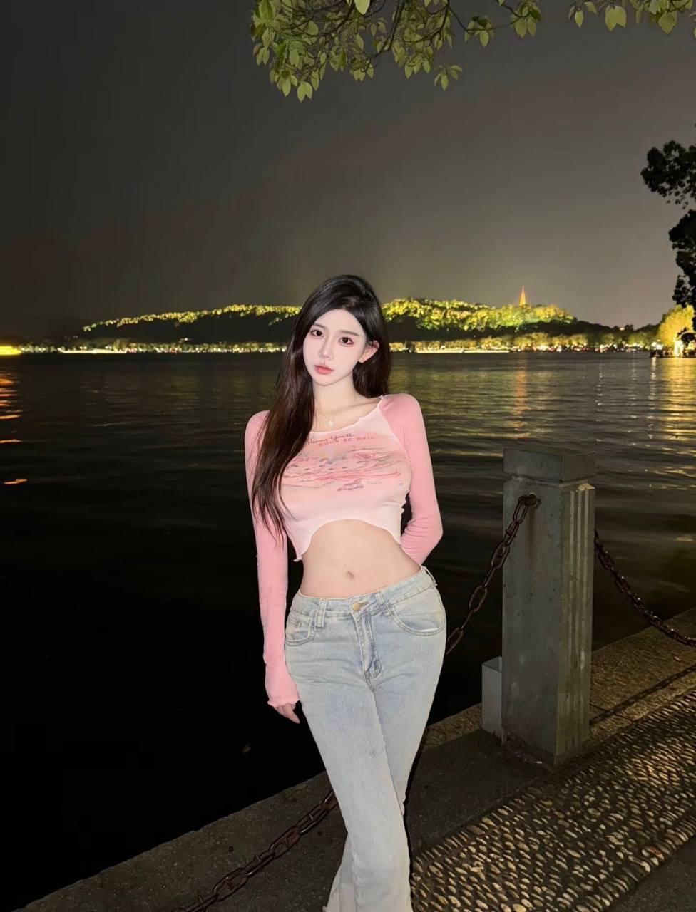 揭秘，茶馆后台演员如何用浓茶开嗓